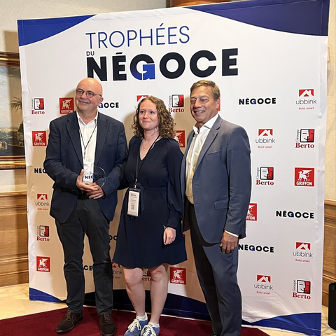 Un trophée, trois ans de chantier : retour sur la transformation de France Matériaux : France Matériaux remporte le Trophée Stratégie d'Enseigne du Négoce 2026. Retour sur un repositionnement engagé en 2022 avec une conviction : faire de l'indépendance une stratégie offensive.