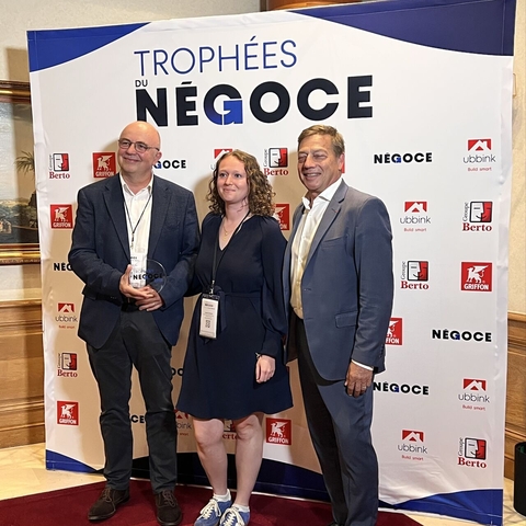 Un trophée, trois ans de chantier : retour sur la transformation de France Matériaux : France Matériaux remporte le Trophée Stratégie d'Enseigne du Négoce 2026. Retour sur un repositionnement engagé en 2022 avec une conviction : faire de l'indépendance une stratégie offensive.